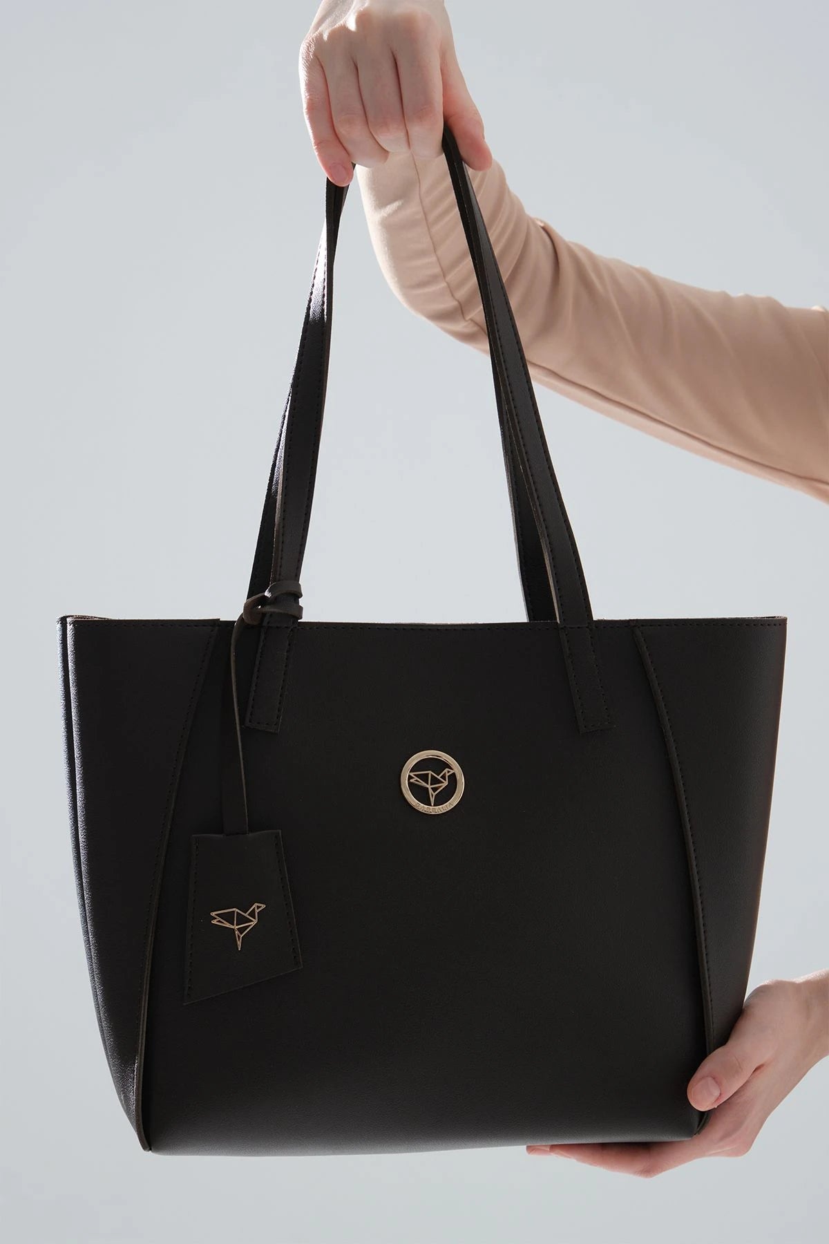 Black woman shoulder bag