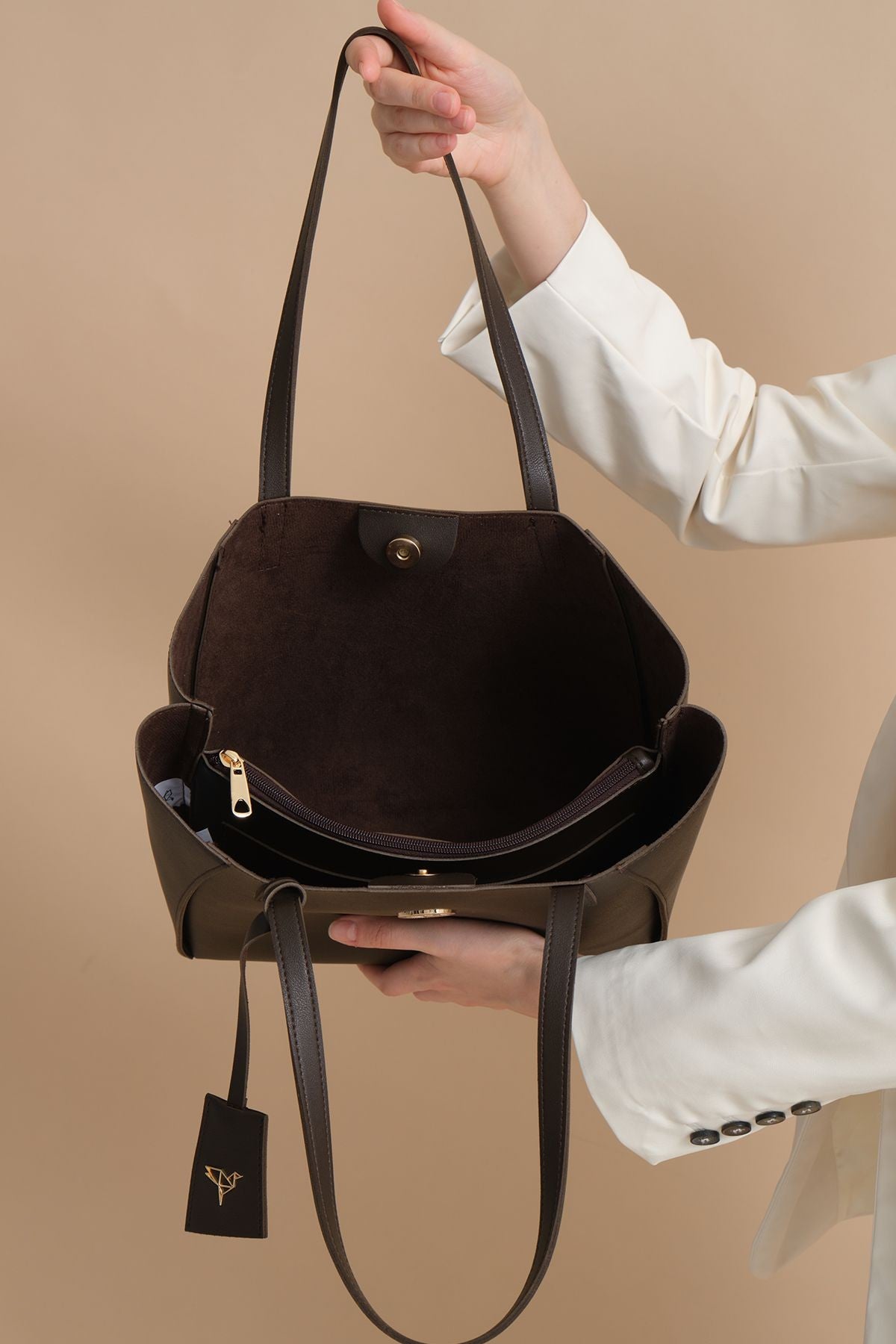 Black woman shoulder bag