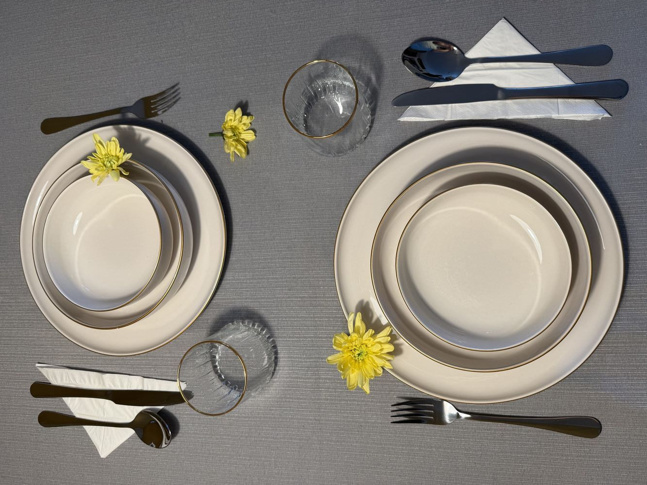 Zeitlose Eleganz für jeden Tisch – 18-teiliges Porzellan-Geschirrset in Creme